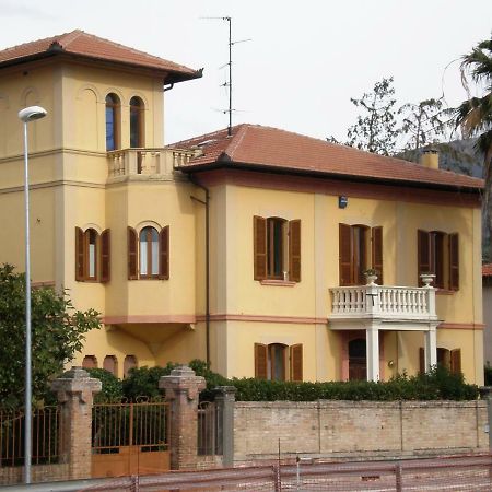 Liberty House Hotel Foligno Exterior photo