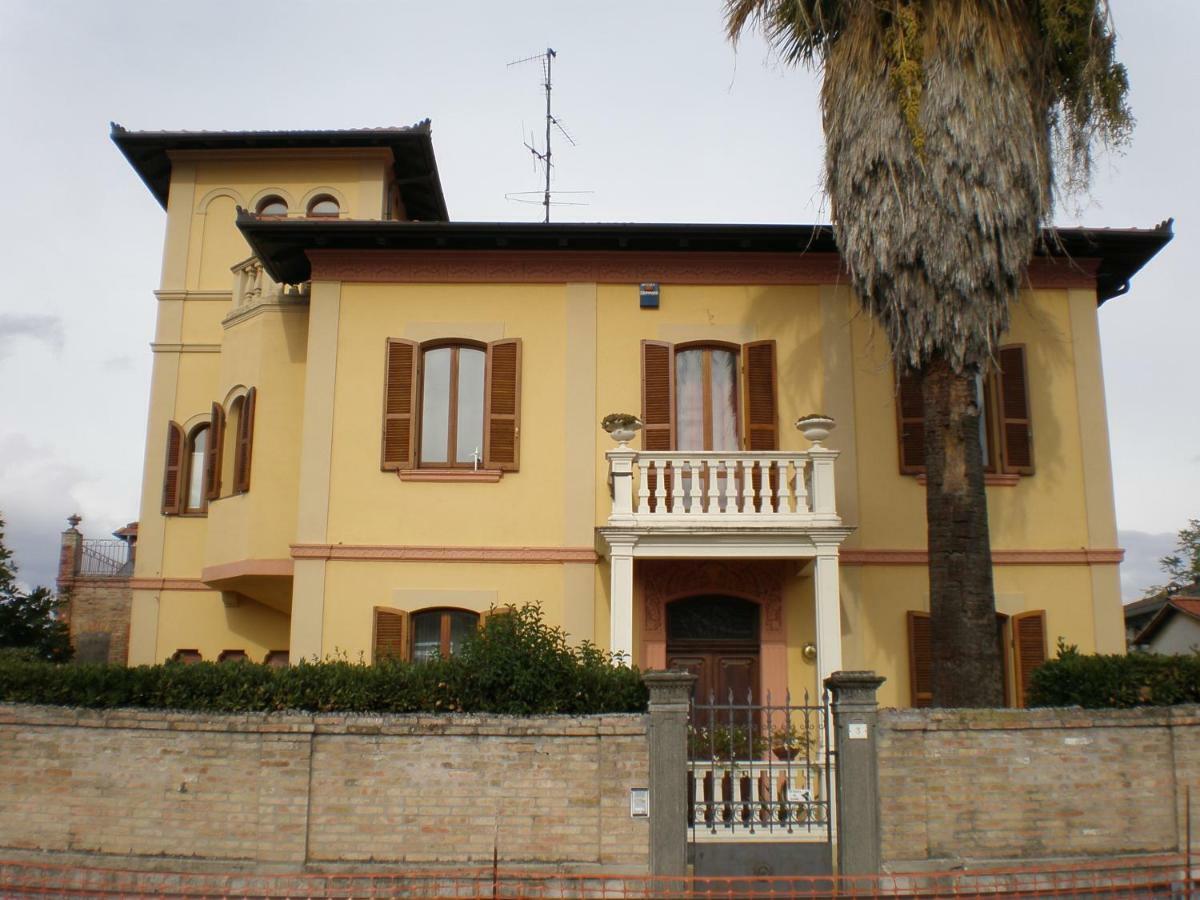 Liberty House Hotel Foligno Exterior photo